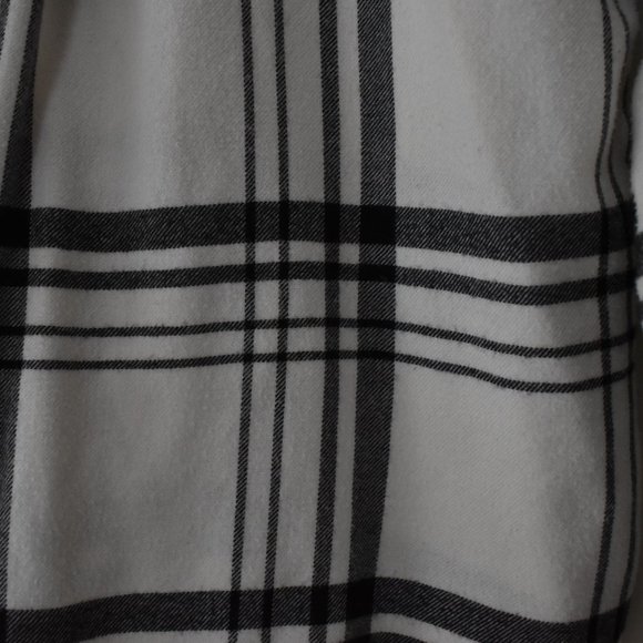 American Eagle black & white plaid boyfriend fit flannel size XS - Picture 4 of 5